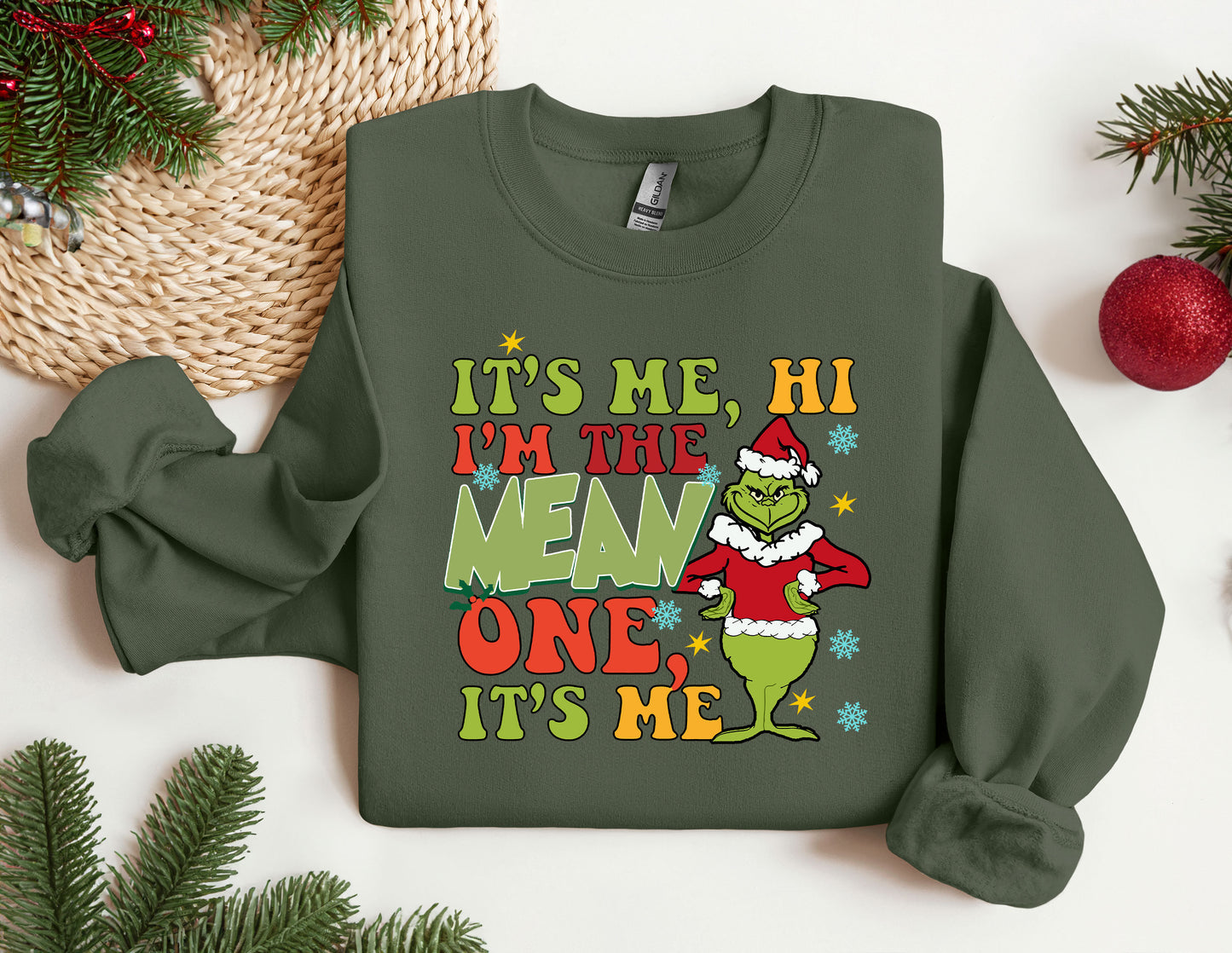 a green christmas sweater with the words it's me, i'm the
