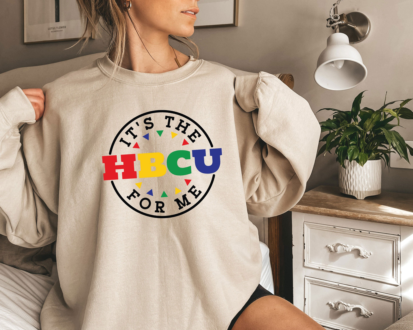 a woman wearing a sweatshirt that says it's the hocu for me