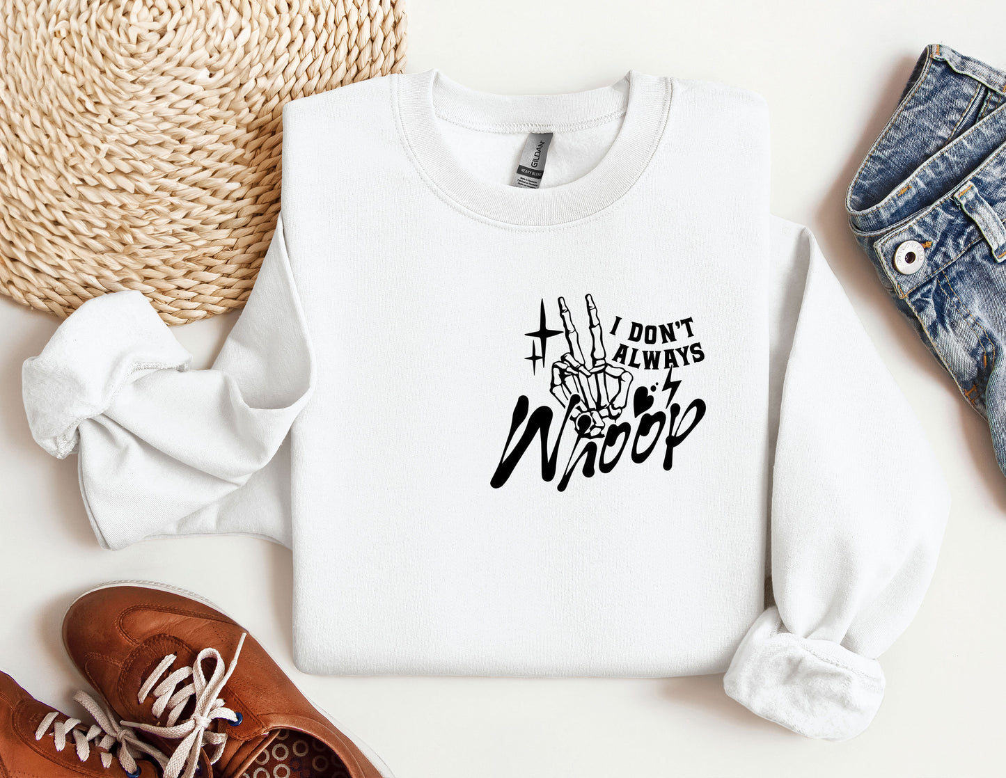 a white sweatshirt with the words i don't know what i'm doing