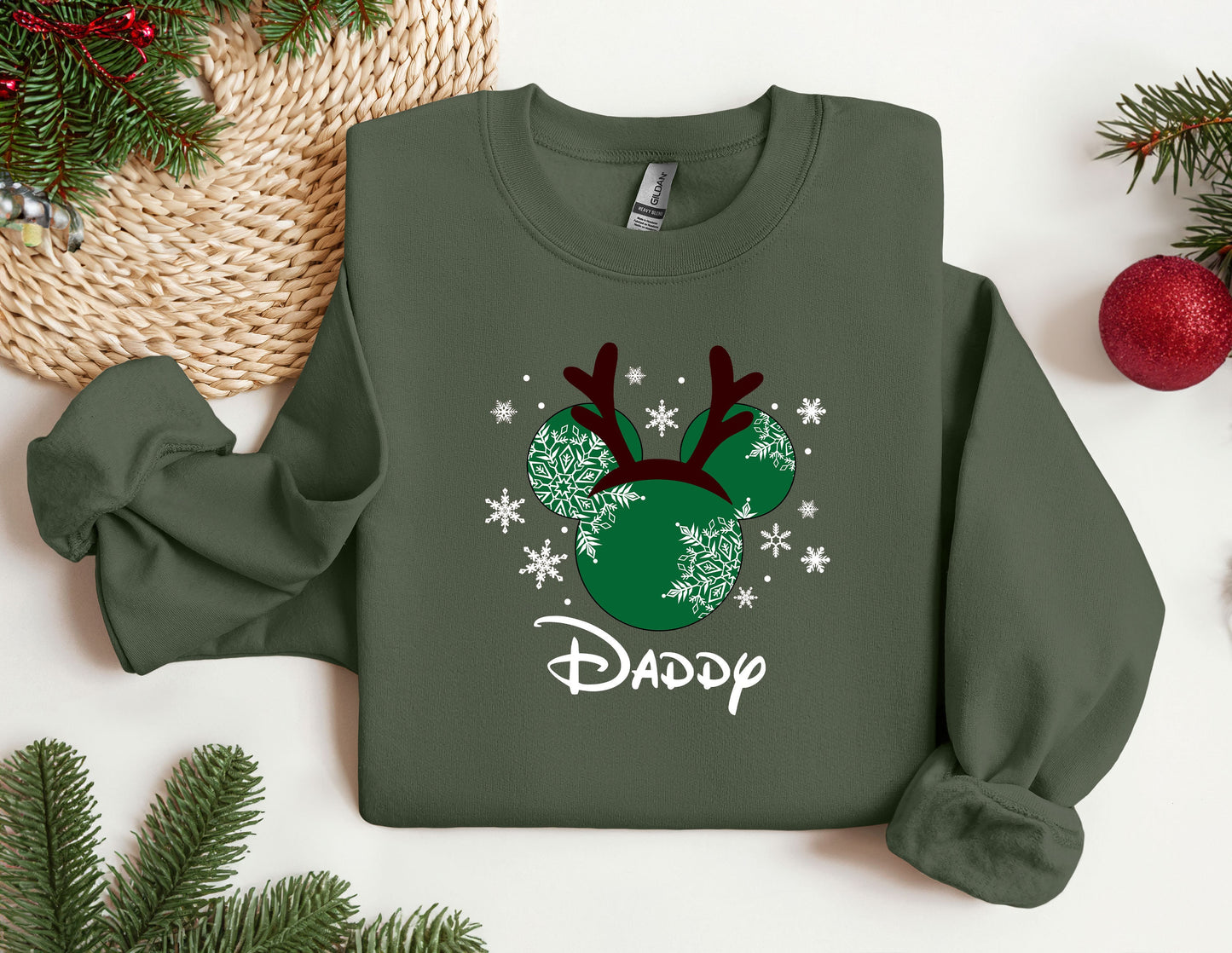 Christmas Mommy and Daddy Sweatshirt, Trendy Sweatshirt, Disneyland Sweatshirt, Oversized Sweatshirt, Christmas Sweatshirt, Christmas Gift