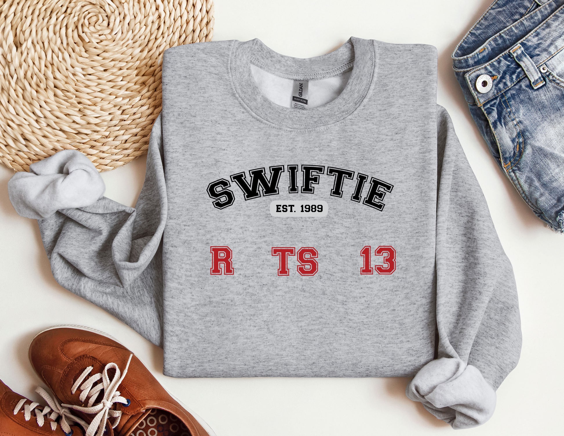 a sweater with the words swiffie on it