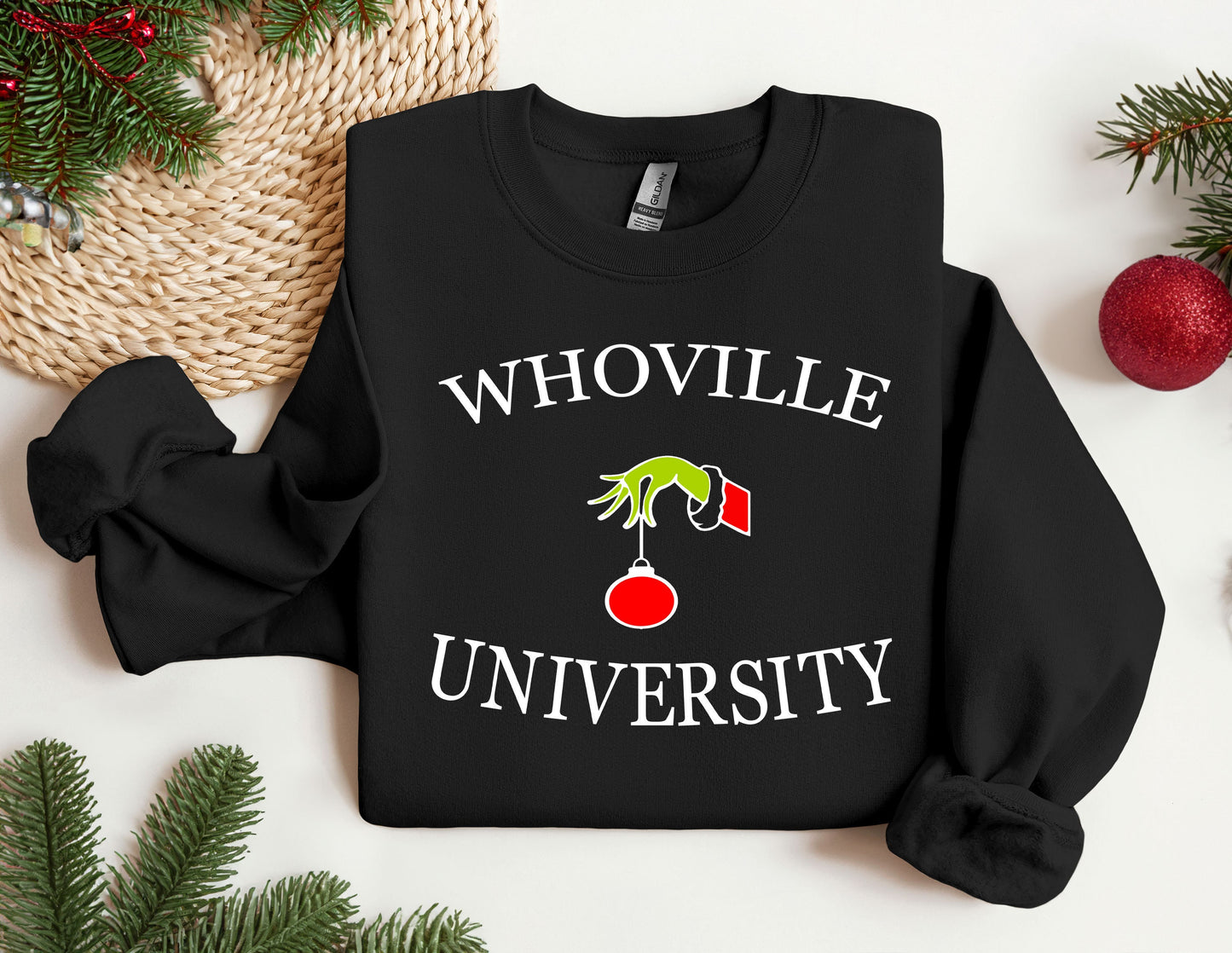 a black sweatshirt with the words whovillee university on it