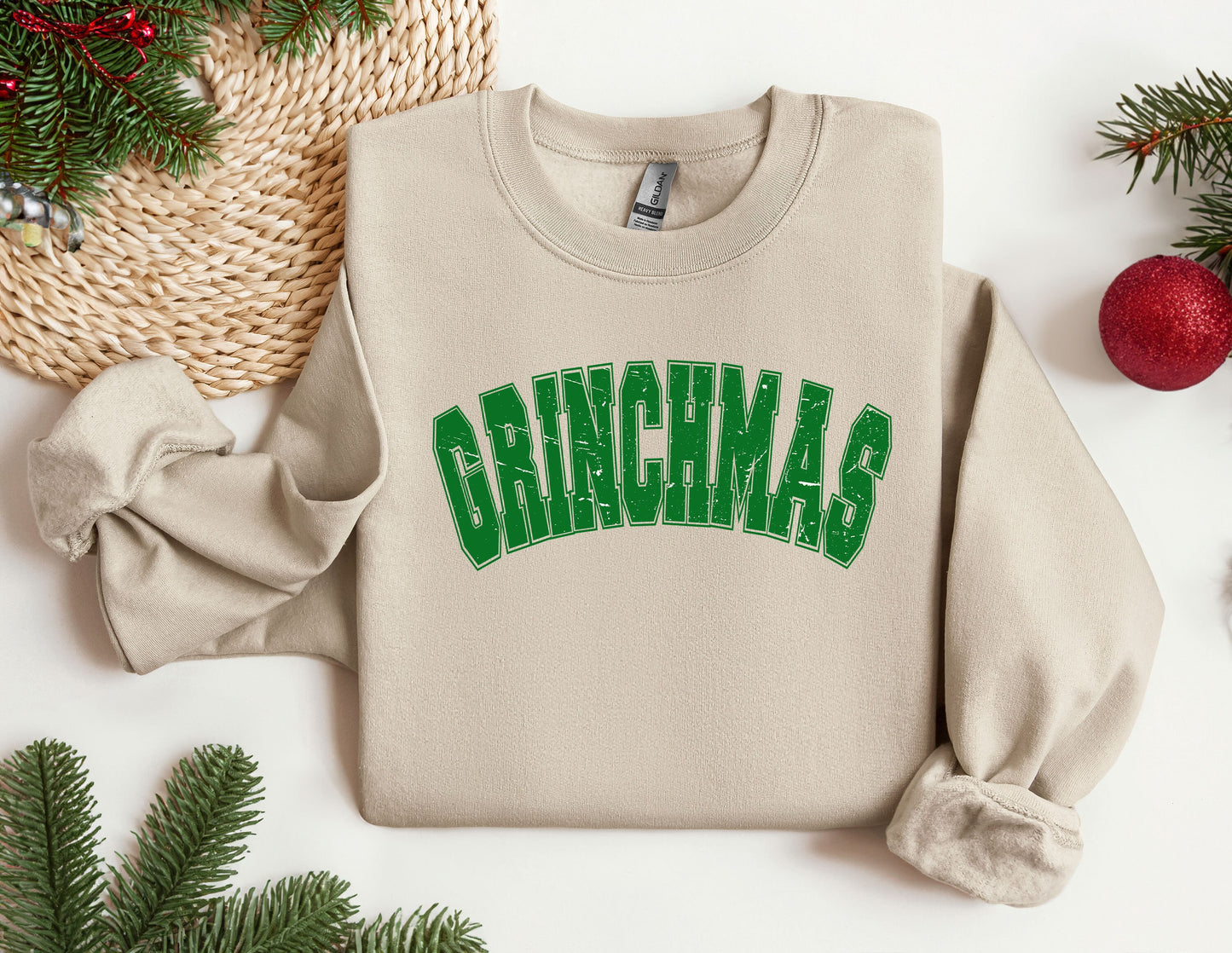 a christmas sweater with the word grinnas on it