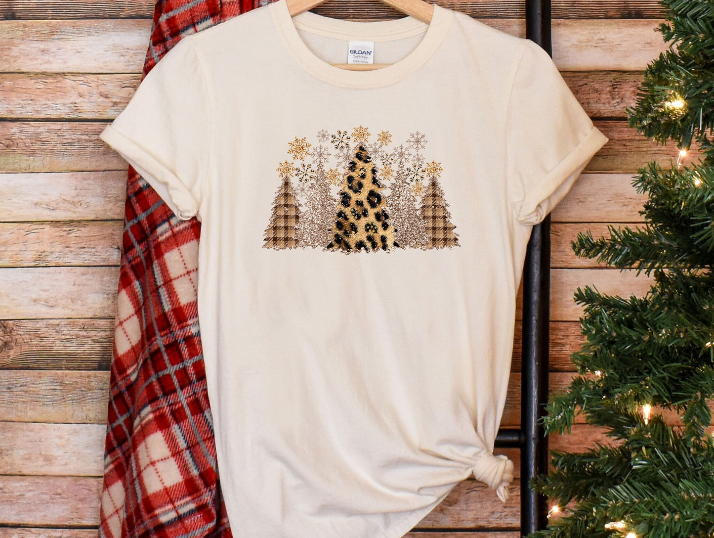 a t - shirt with a picture of a giraffe on it