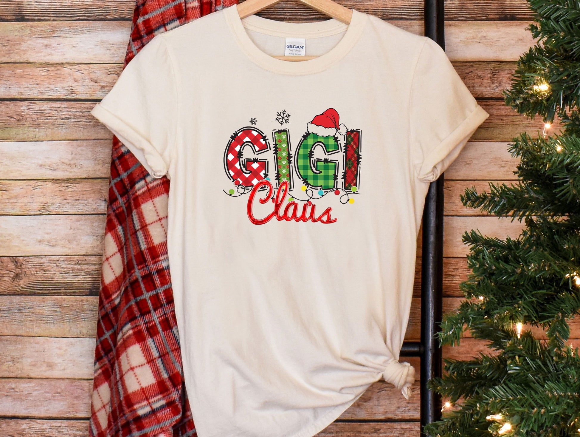 a t - shirt with the word gup claus printed on it