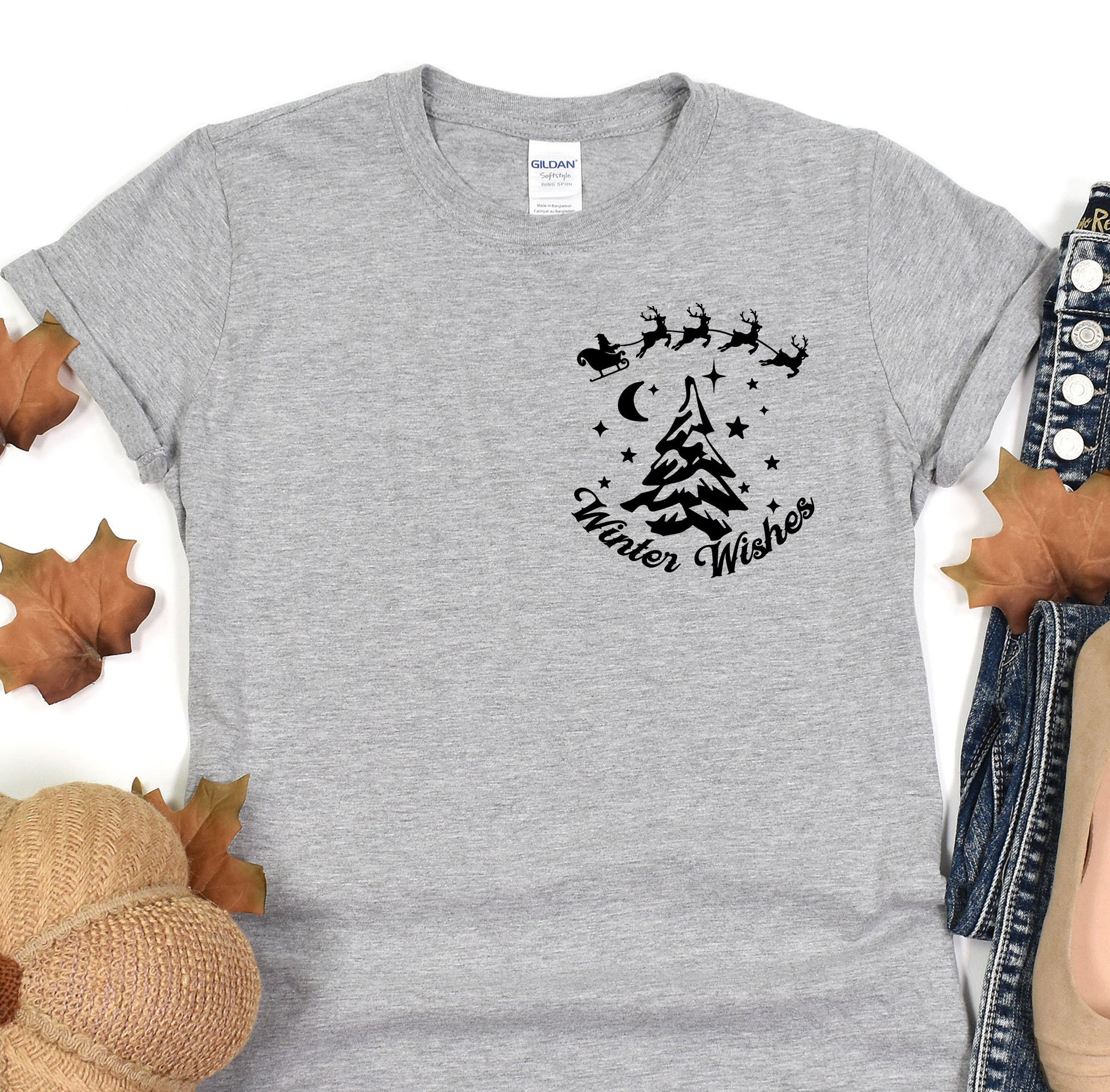 a t - shirt with a christmas tree and santa&#39;s sleigh on