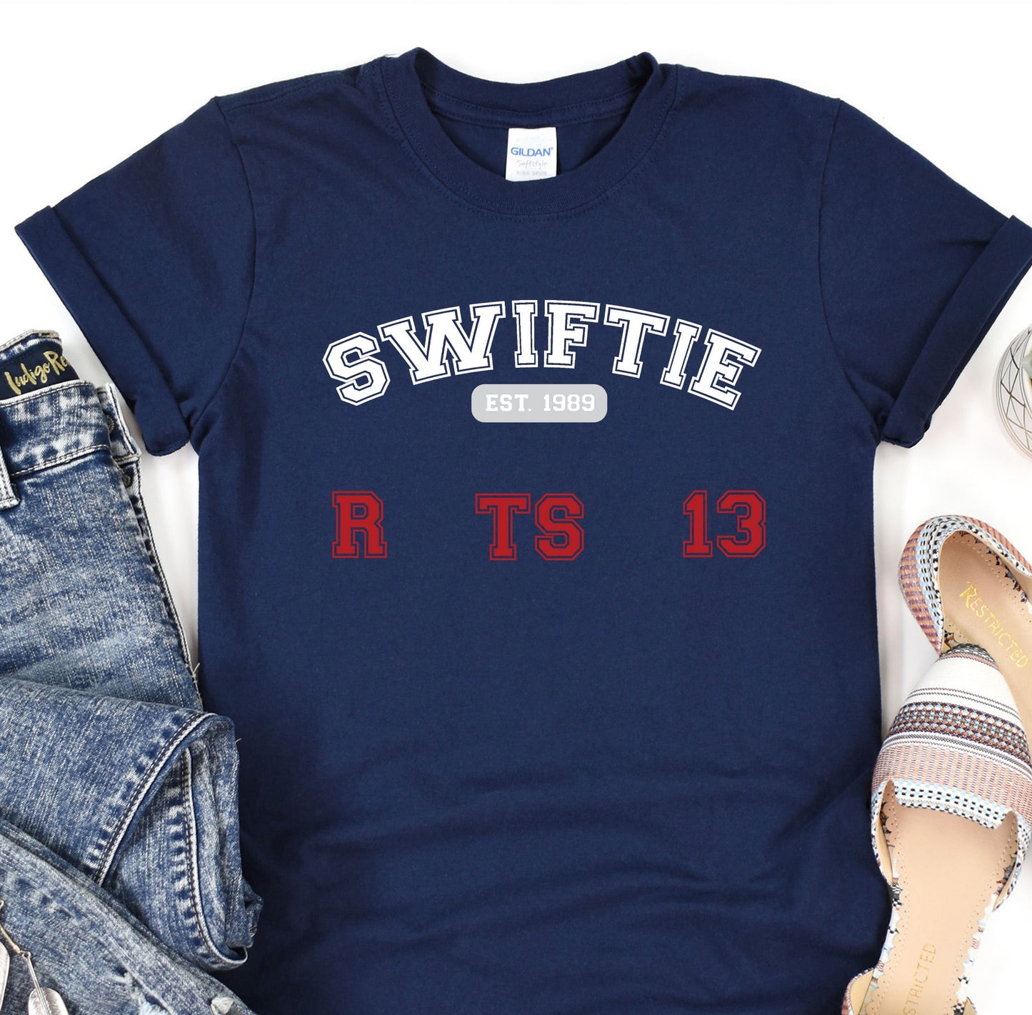 a t - shirt that says swiffie on it