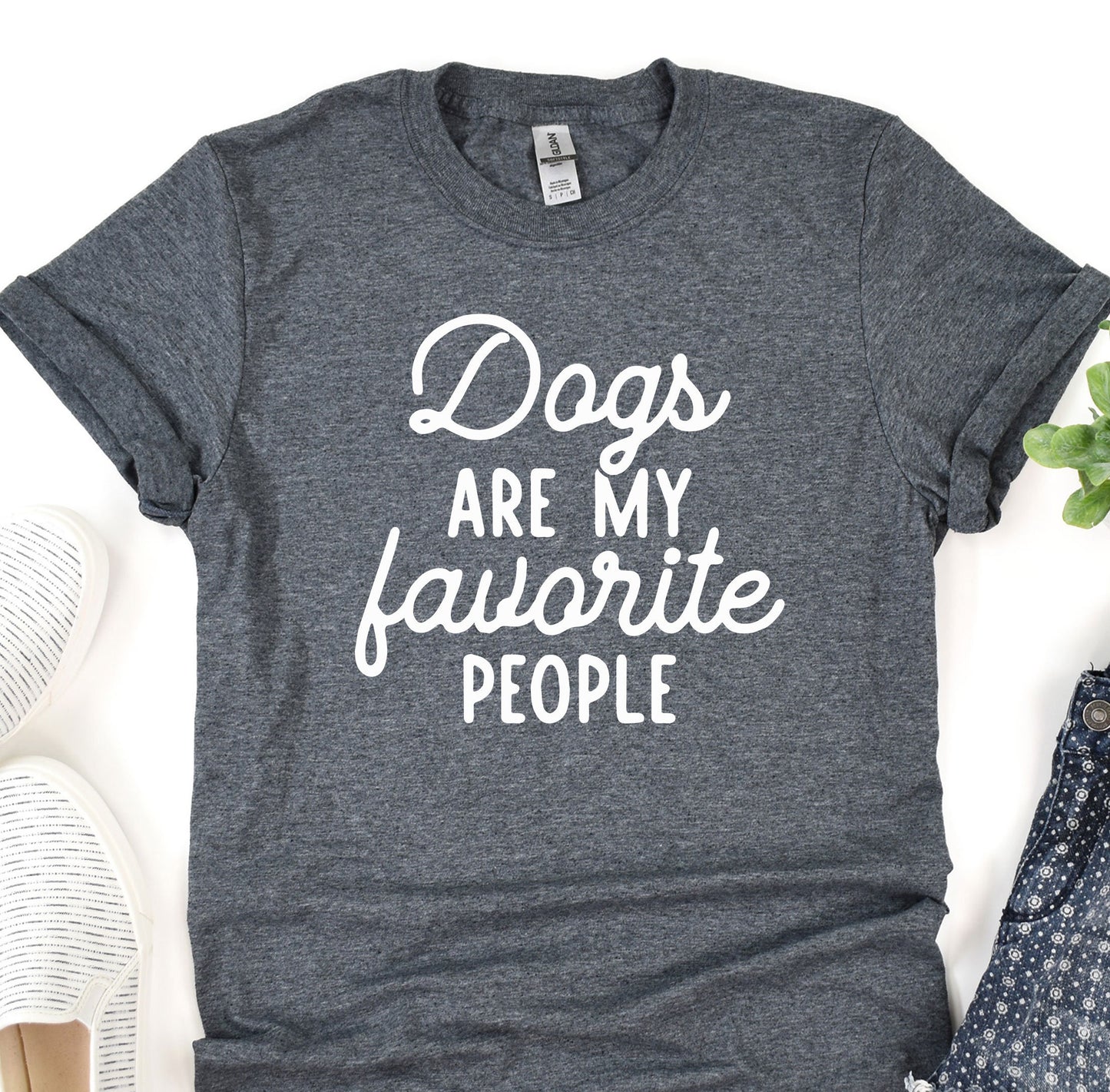 a t - shirt that says dogs are my favorite people