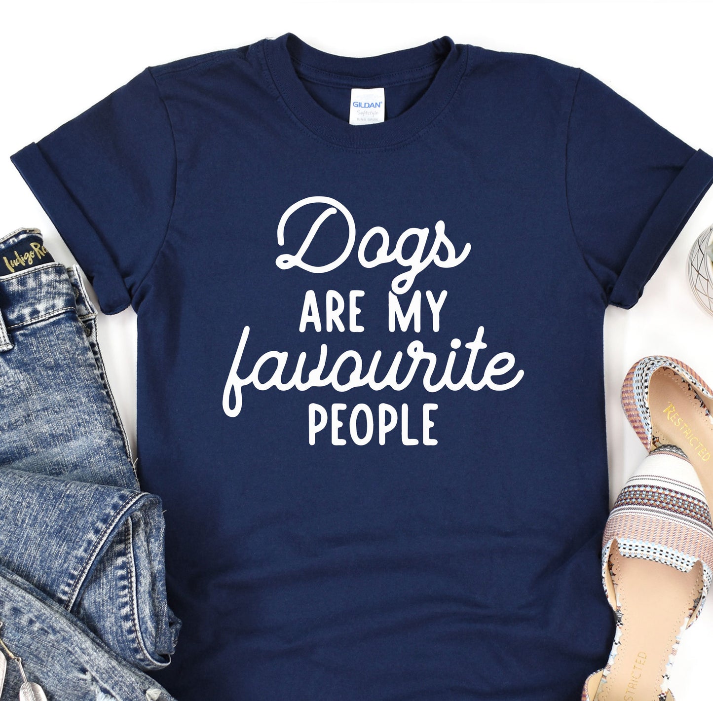 a t - shirt that says dogs are my favorite people