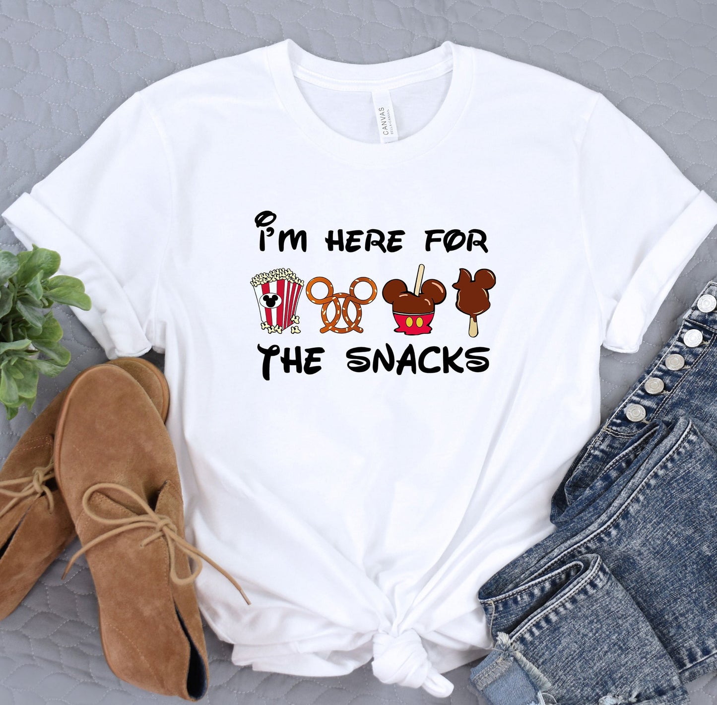 a t - shirt that says i&#39;m here for the snacks