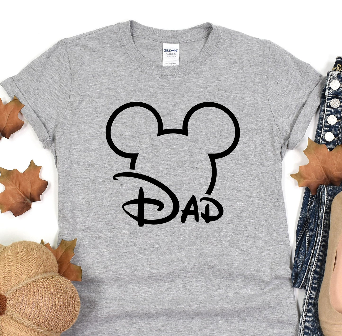 a mickey mouse shirt with the word dad on it