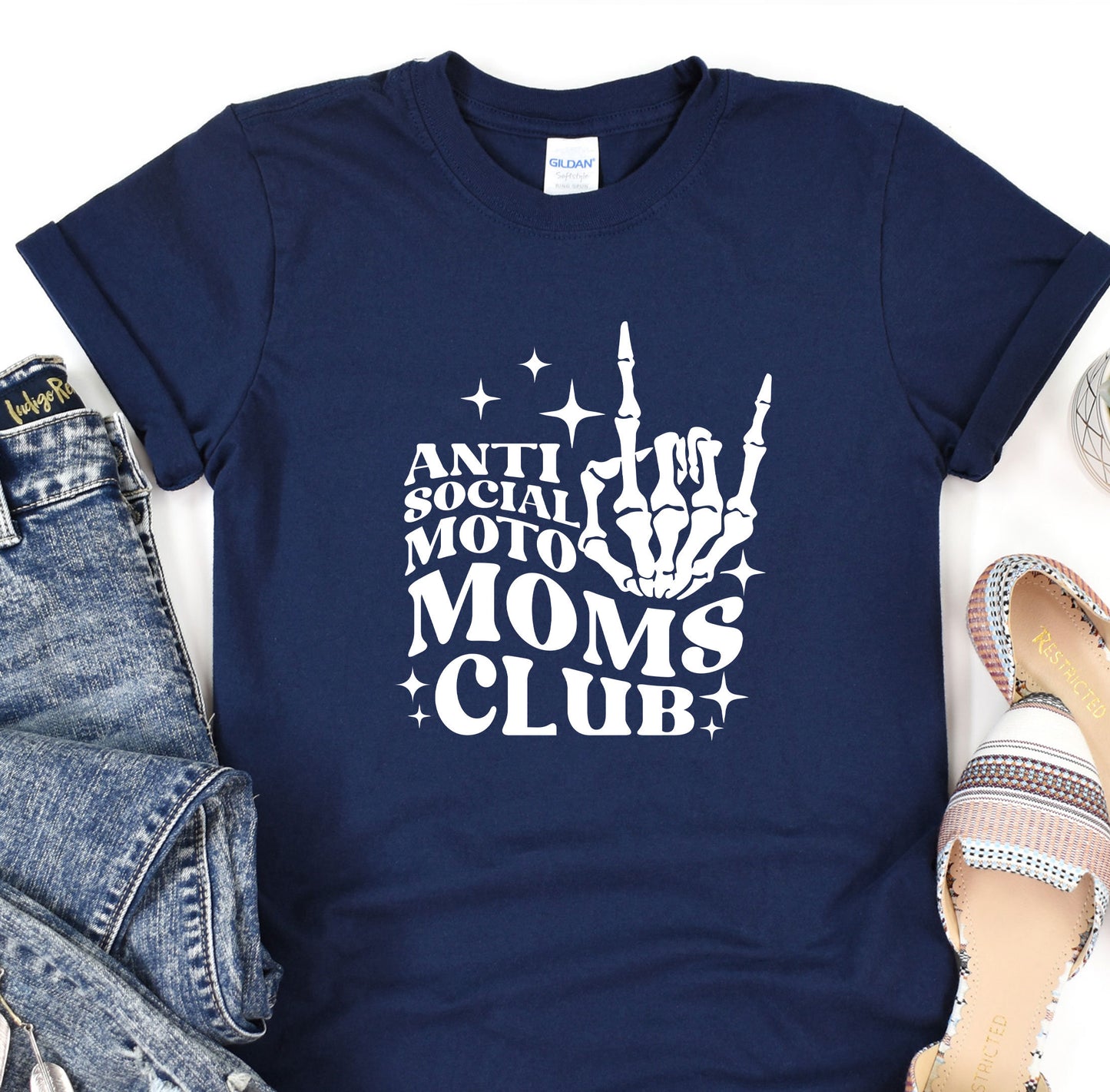 a t - shirt that says anti social movement moms club