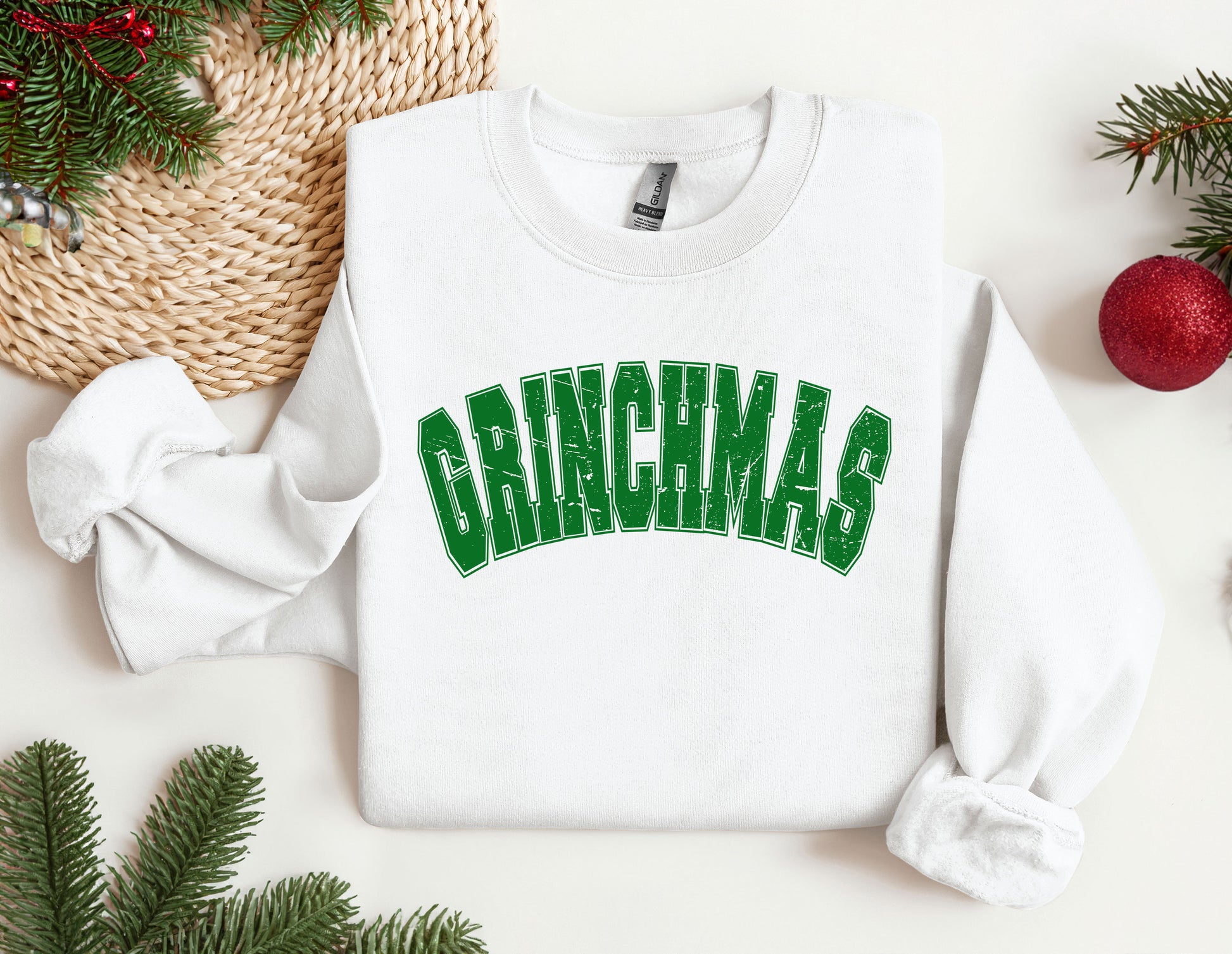 a white sweatshirt with the word grinna&#39;s on it