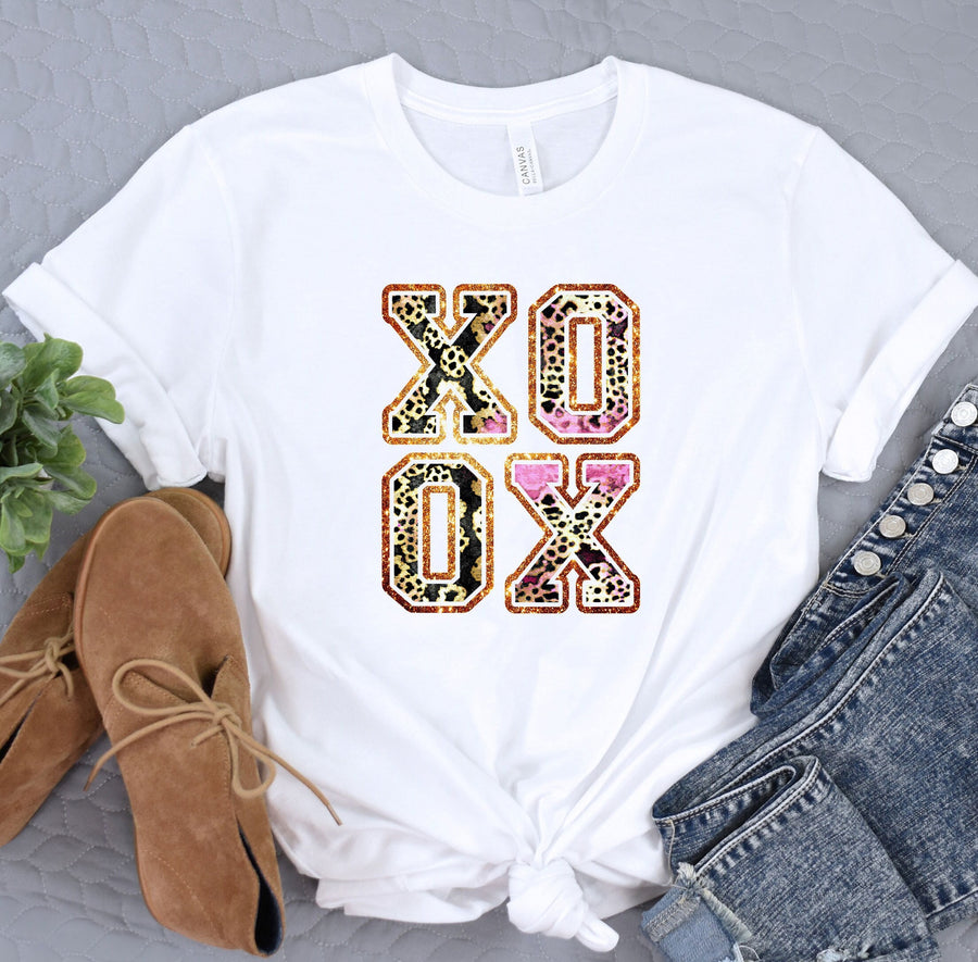XOXO Patch Valentines Day Shirt, Valentine's Day Tee, Valentine T-Shirt, Heart Sweater Love Shirt, Unique Gift for Her, Valentines Day Gift