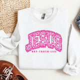 a white sweatshirt with the word leo on it