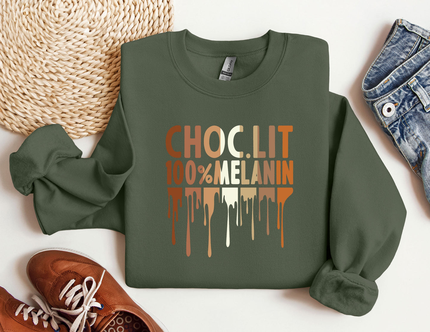 a green sweatshirt with the words choclit 10 % melanin on it