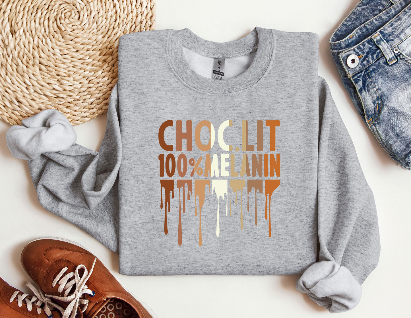 a gray sweatshirt with the words choclit 100 % meainn on it