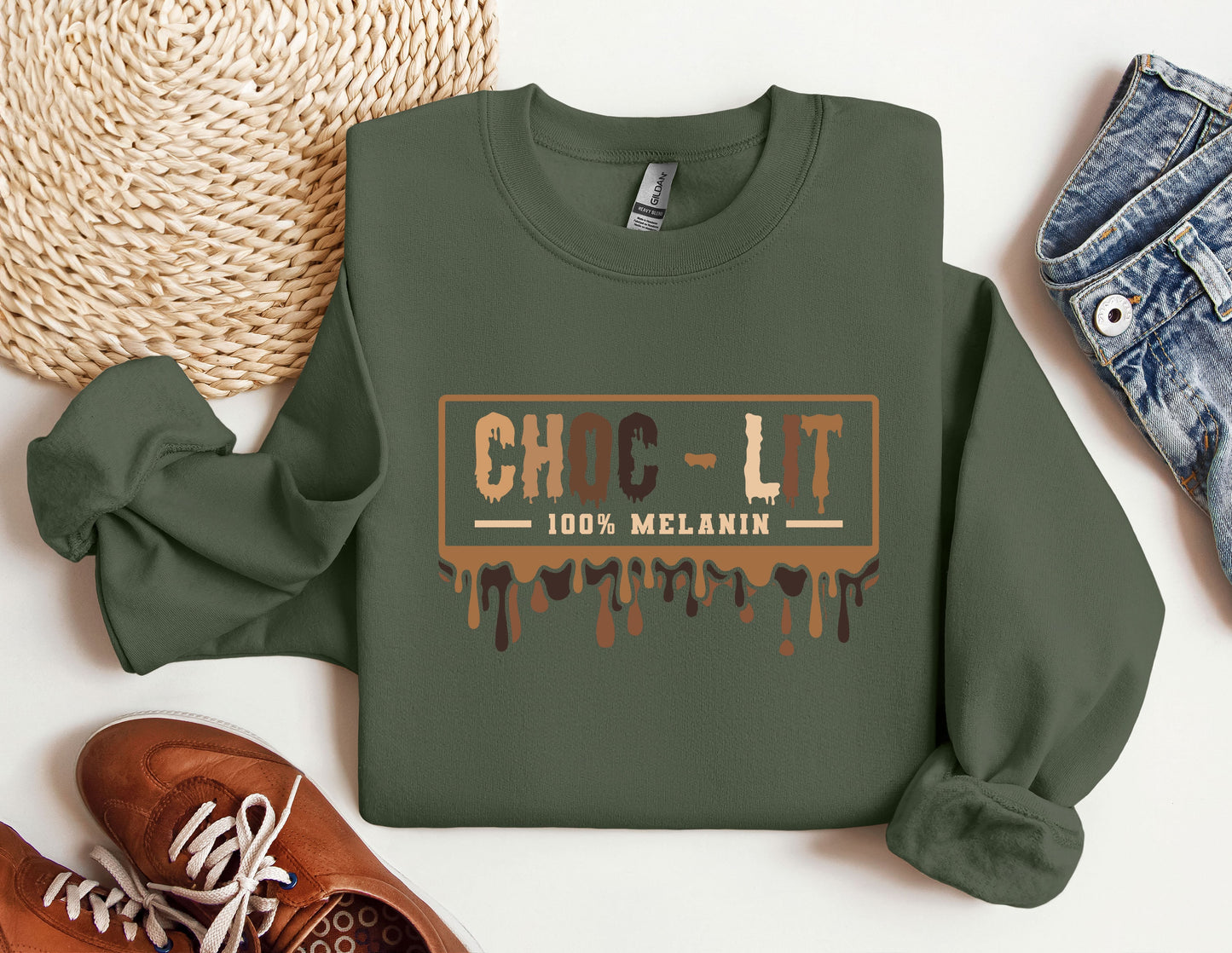 a green sweatshirt with the words choc - lit on it