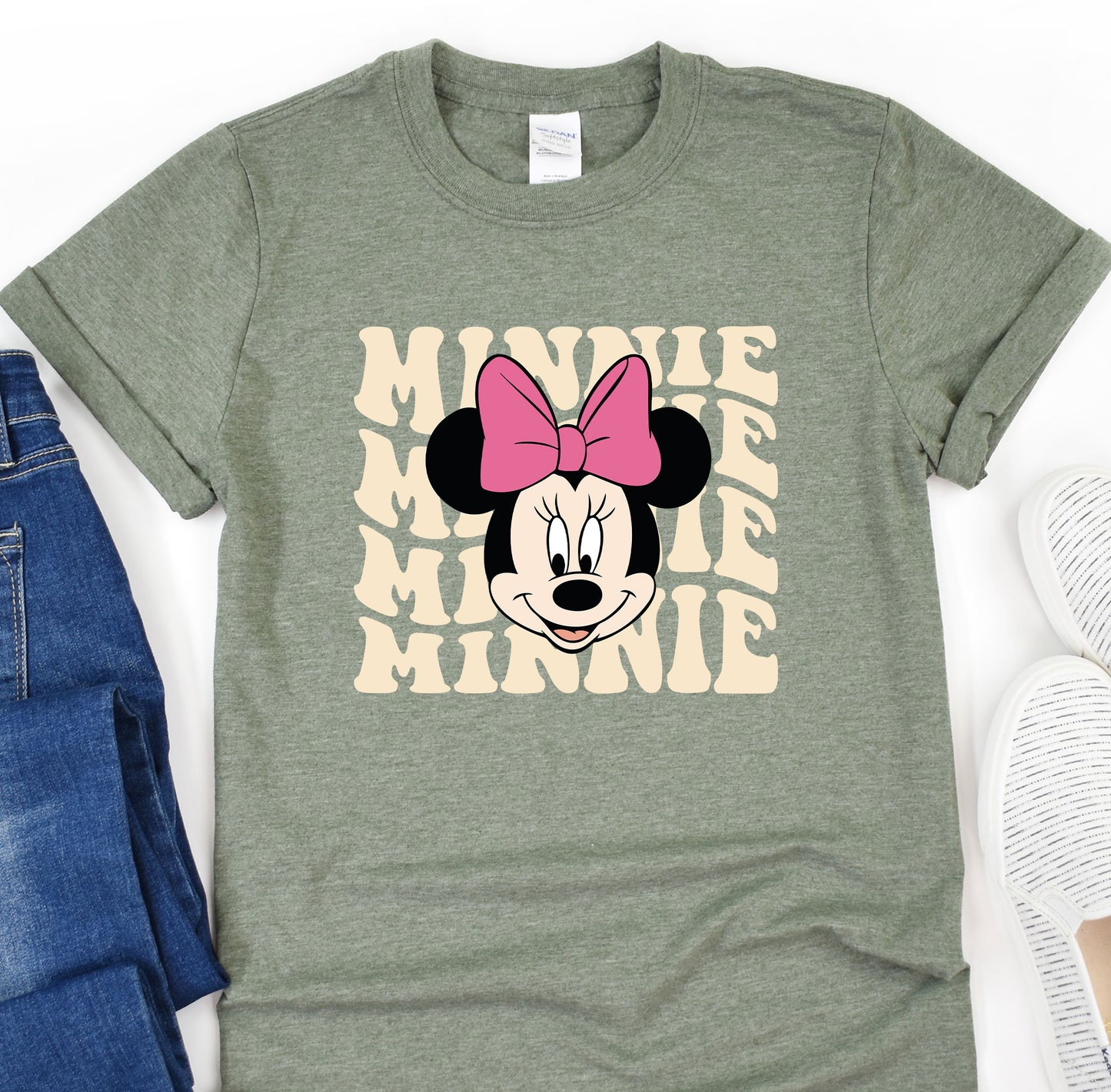 a minnie mouse shirt with a pink bow on it