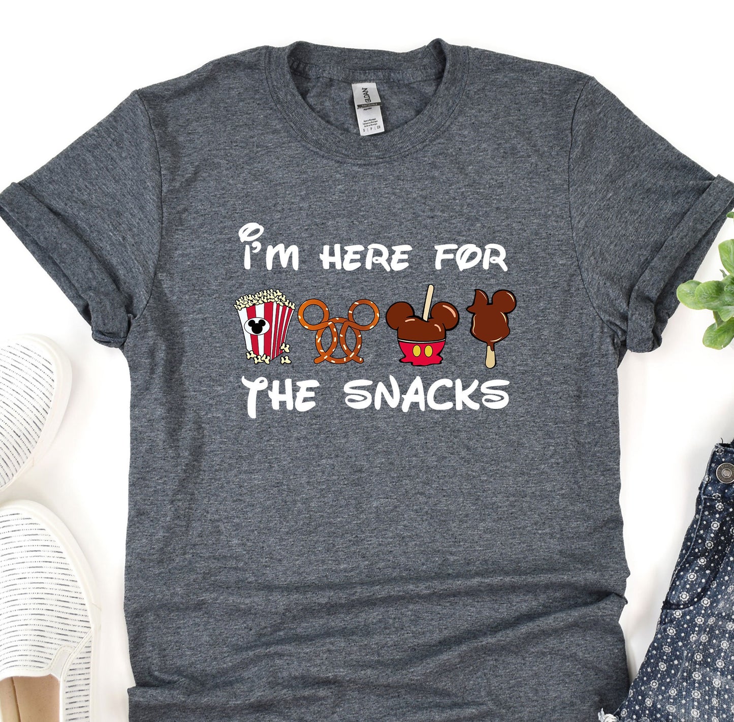 a t - shirt that says i&#39;m here for the snacks