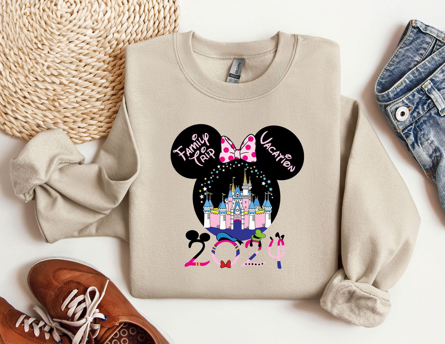 a sweater with a minnie mouse design on it