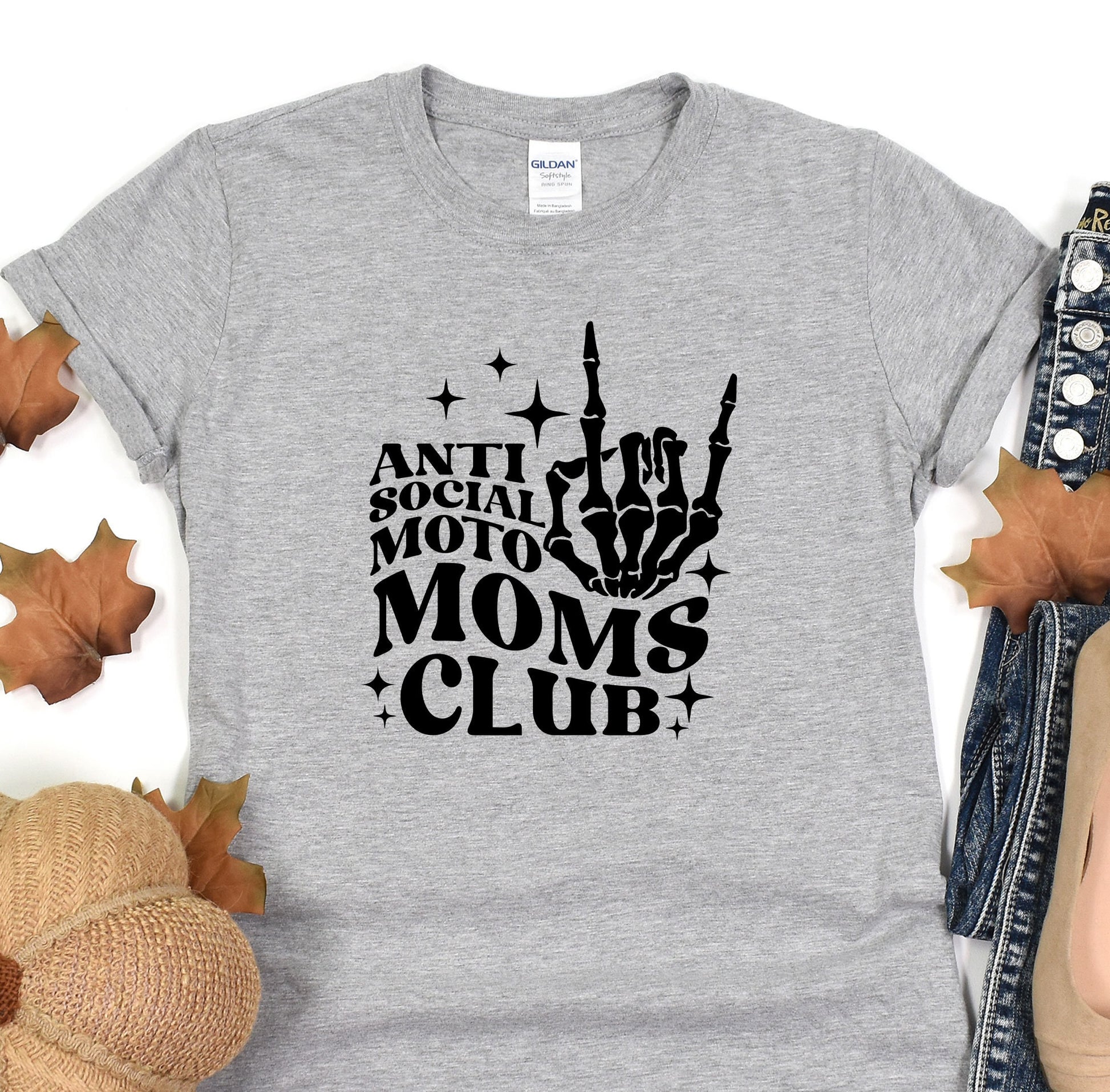 a t - shirt that says anti social moto moms club