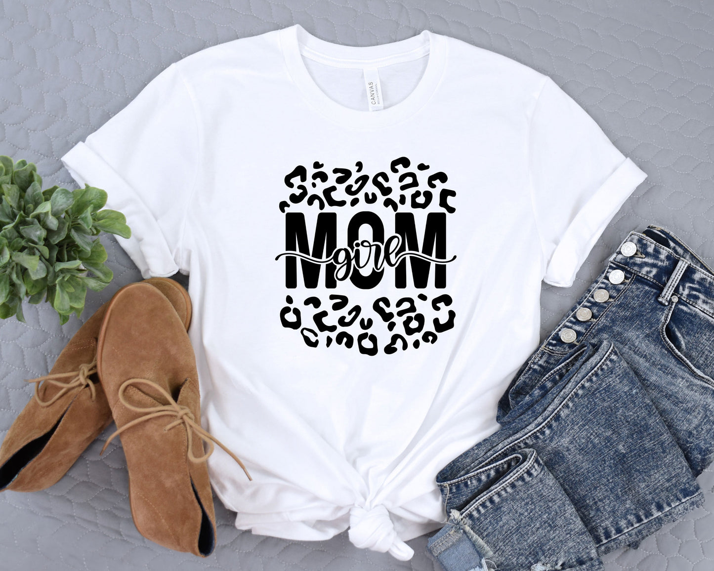 a t - shirt with the word mom printed on it