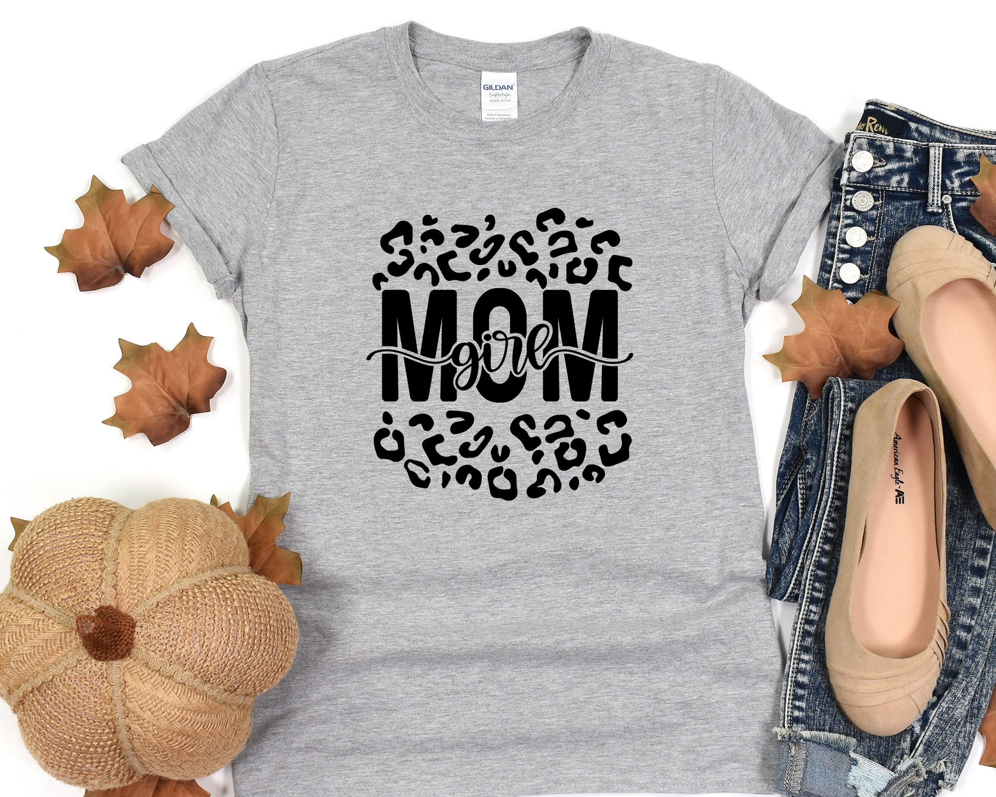 a t - shirt with the word mom printed on it