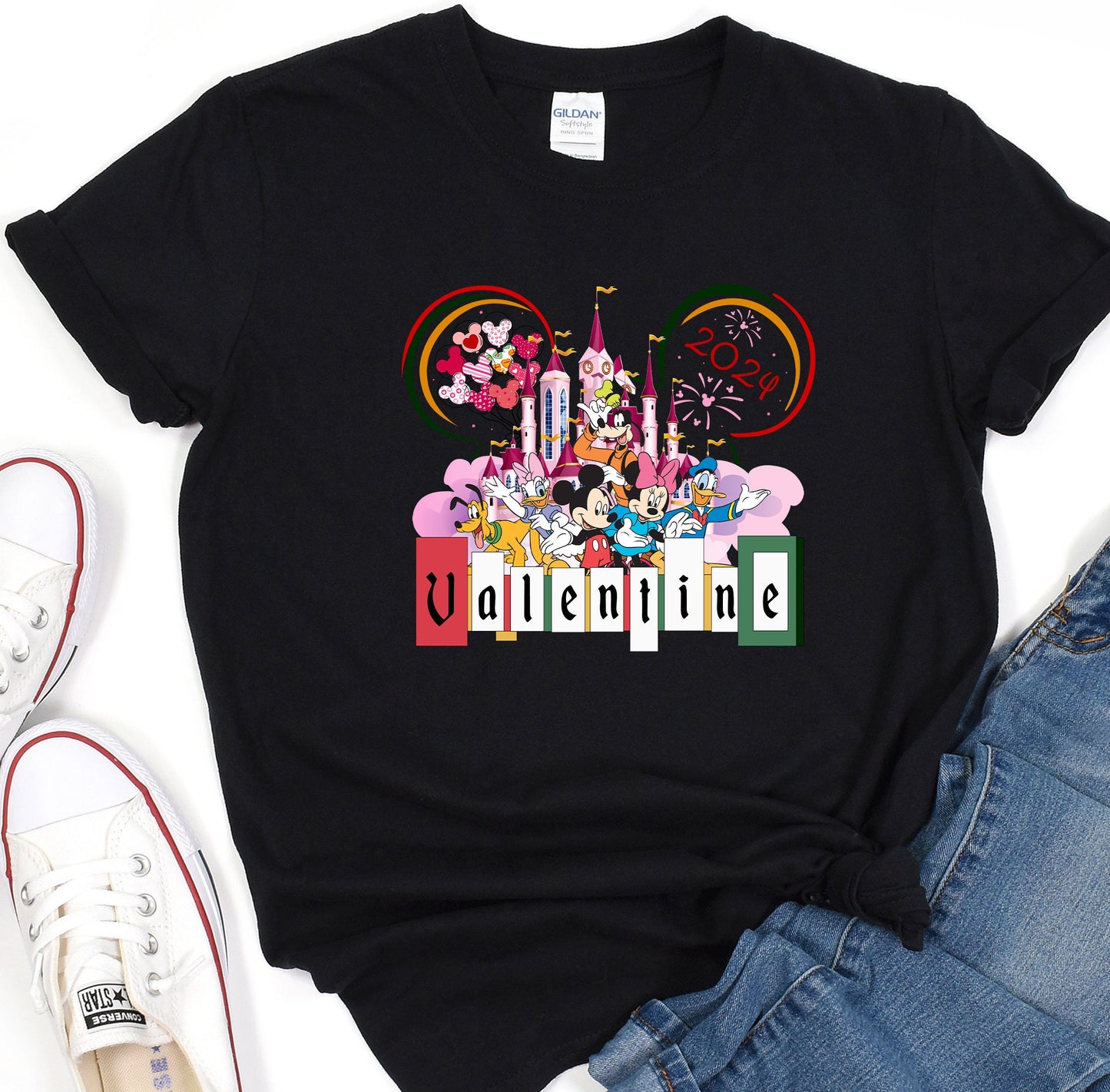 a mickey mouse shirt with the word disneyland on it