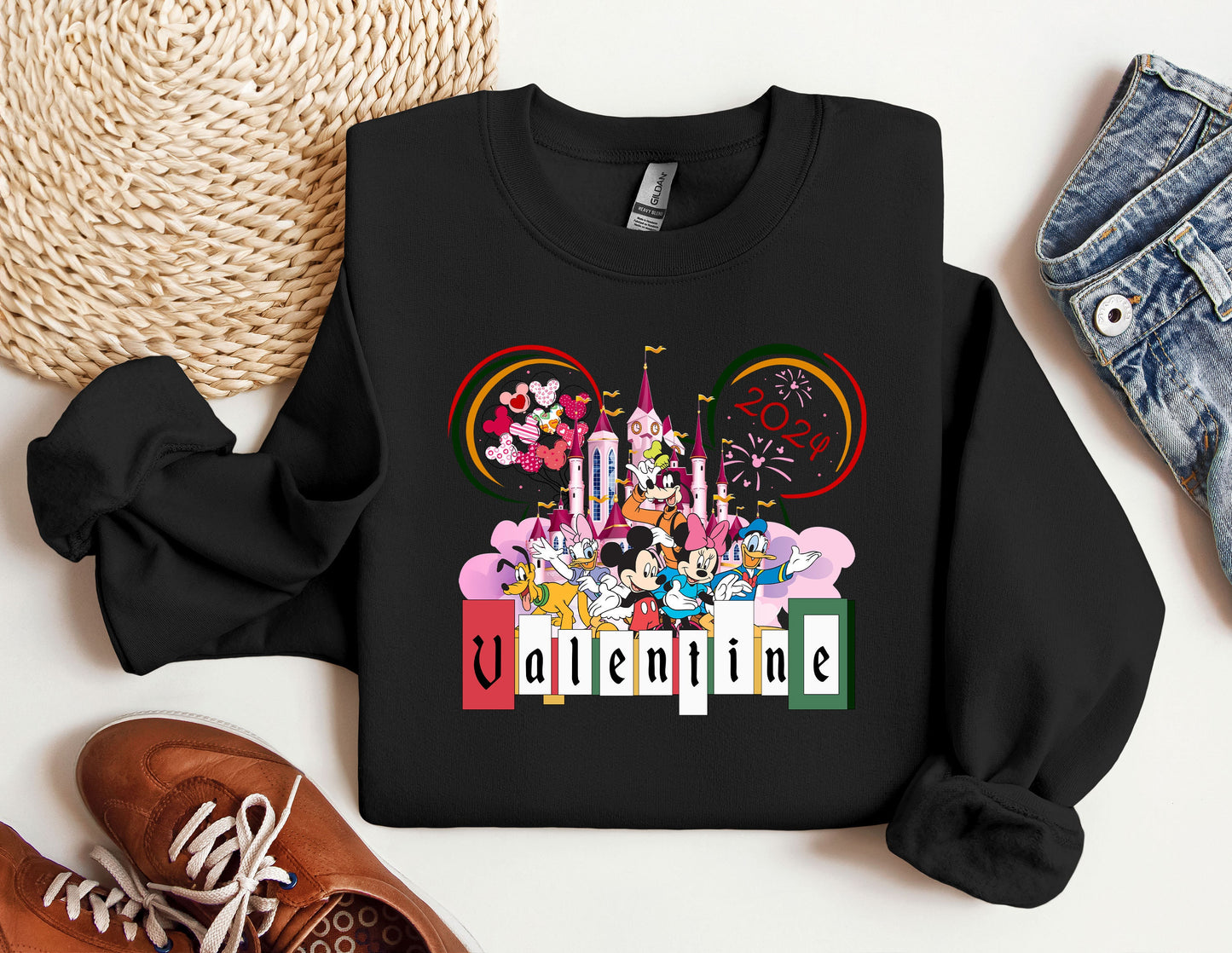 a mickey mouse shirt with the word disneyland on it