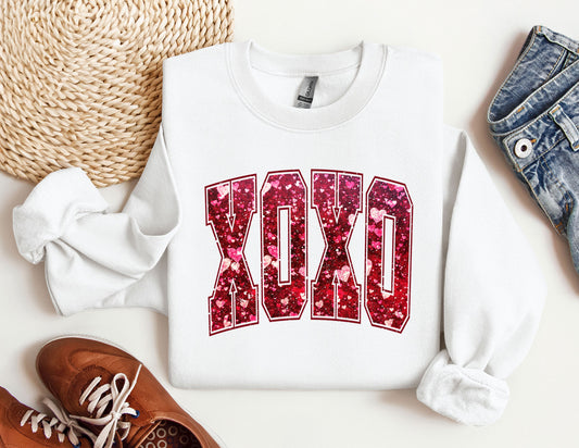 a white sweatshirt with the word dxo on it next to a pair of