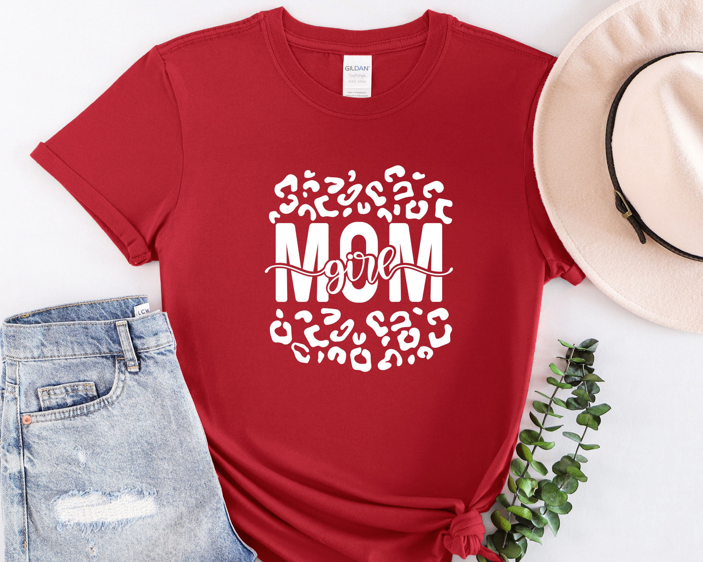 a red t - shirt with the word mom printed on it